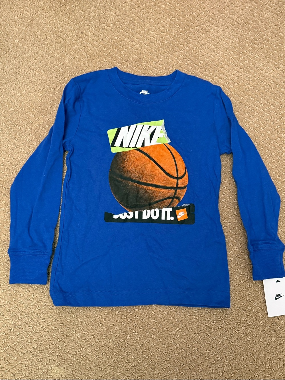 NWT Nike boys basketball long sleeve t-shirt. Size size 4